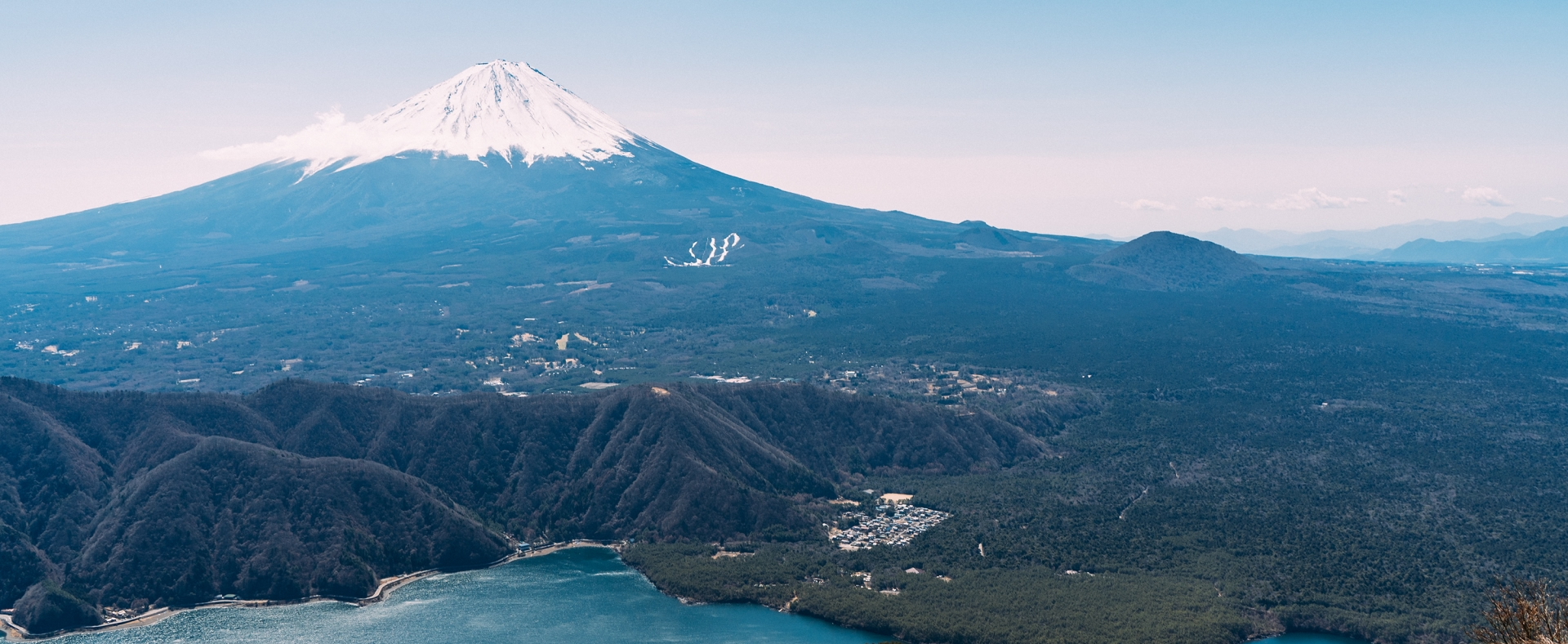 神々の息吹 - 日本の神道と神社の魅力 Breath of the Gods - The charm of Japanese Shinto and shrines